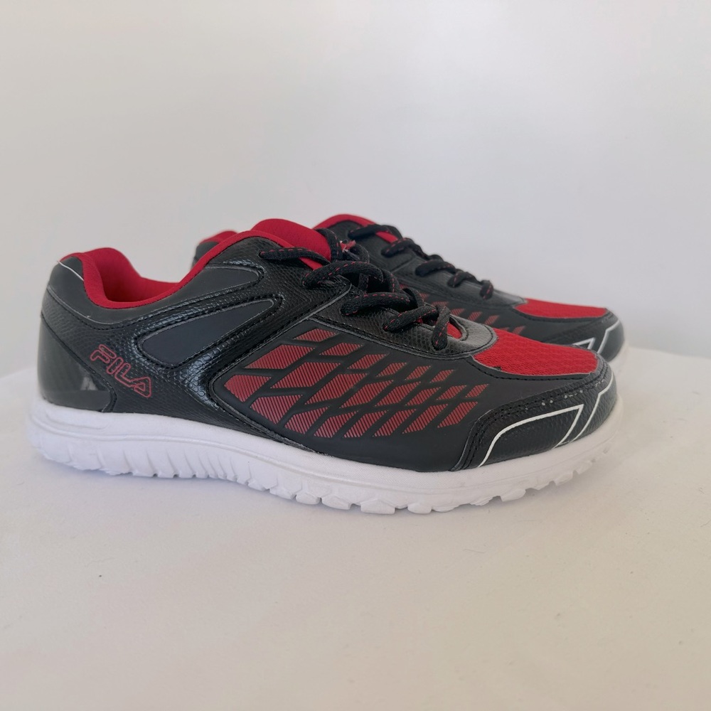 FILA 5.5 red black tennis shoes sneakers fantom